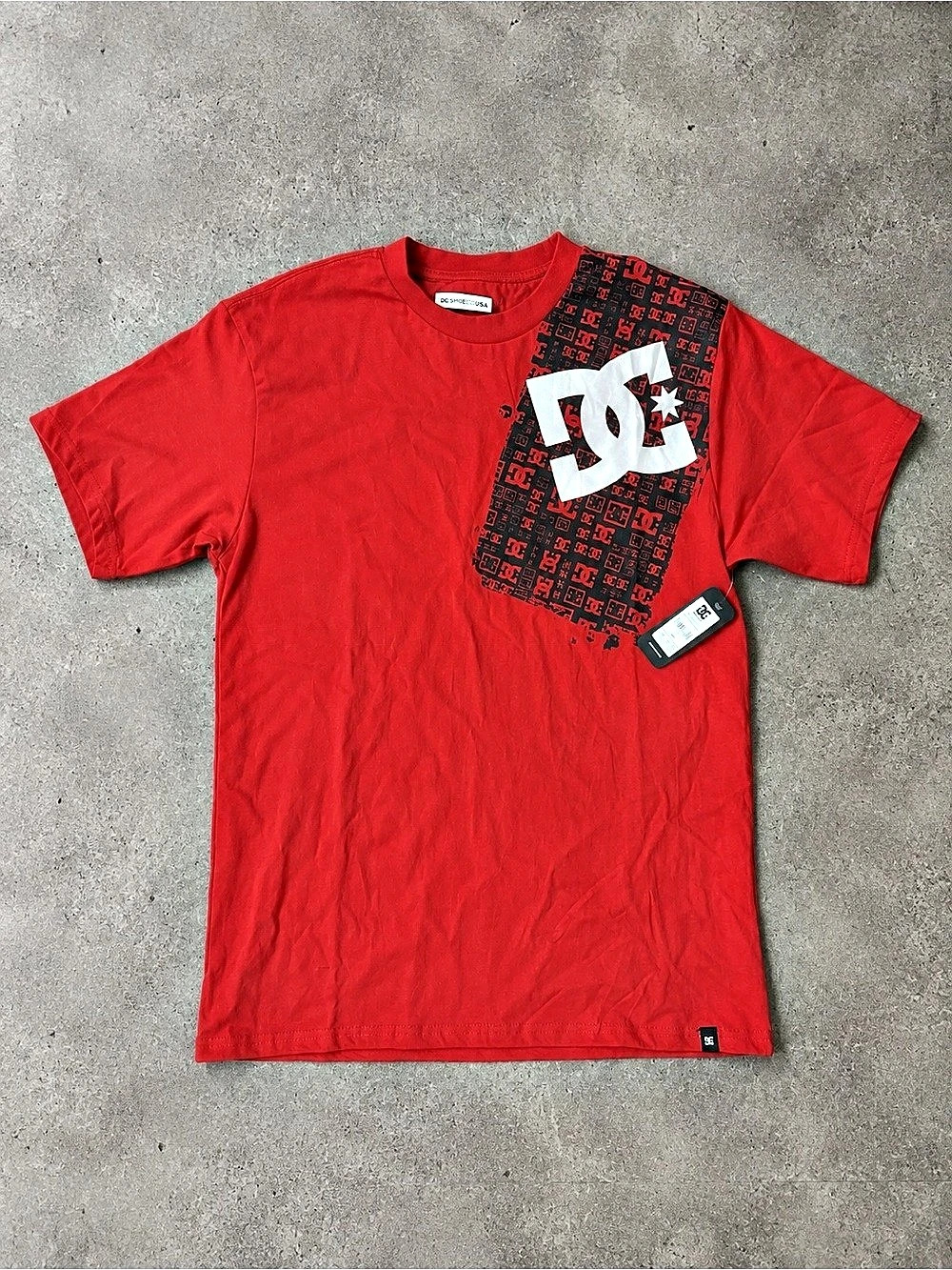 DC Shoes Graphic T-Shirt Graphic Tee in Red & Black Size Medium NWT
